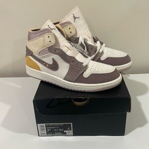 Brand new Jordan 1 Mid 7.5 Men